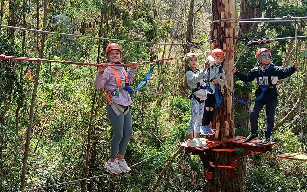Estudiantes viven una experiencia de aventura y aprendizaje durante una excursión del GLM