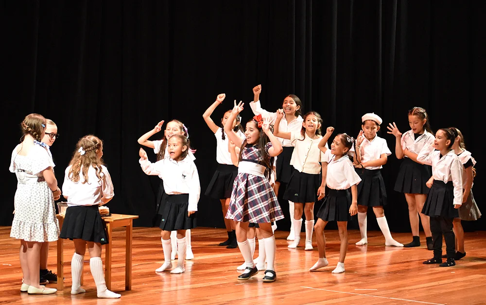 Primaria - Coro, danza y teatro en el Gimnasio La Montaña — Extracurriculares
