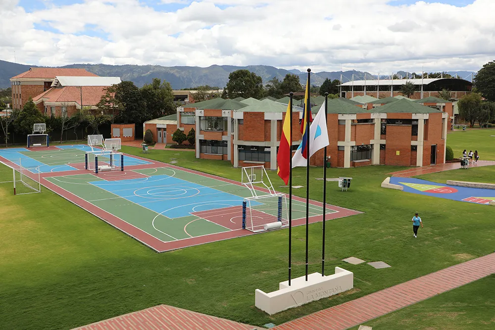 Vista general del campus del Gimnasio La Montaña, colegio en Bogotá