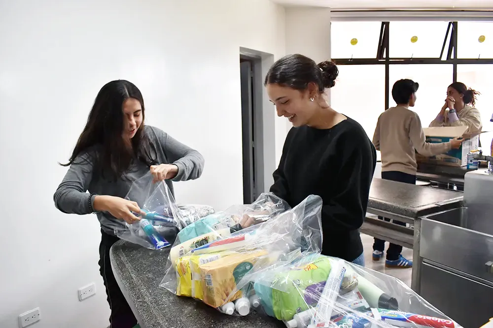Estudiantes organizan donaciones como parte del compromiso social del Gimnasio La Montaña